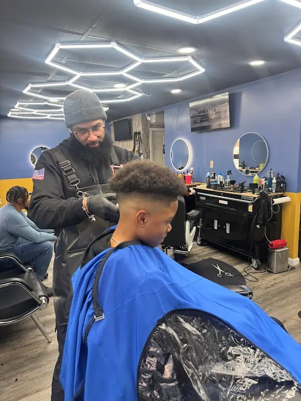 Dominican Coastal Cuts (Waldorf) — Barber shop in Waldorf